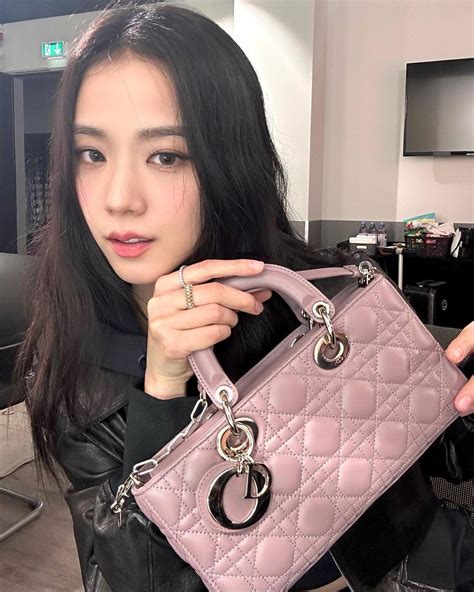 jisoo dior saddle bag